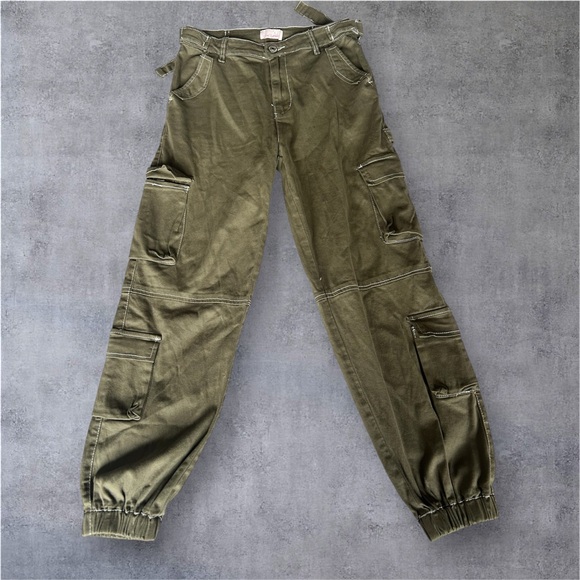 Women’s Olive Cargo Pants size 5/6 - Picture 1 of 2